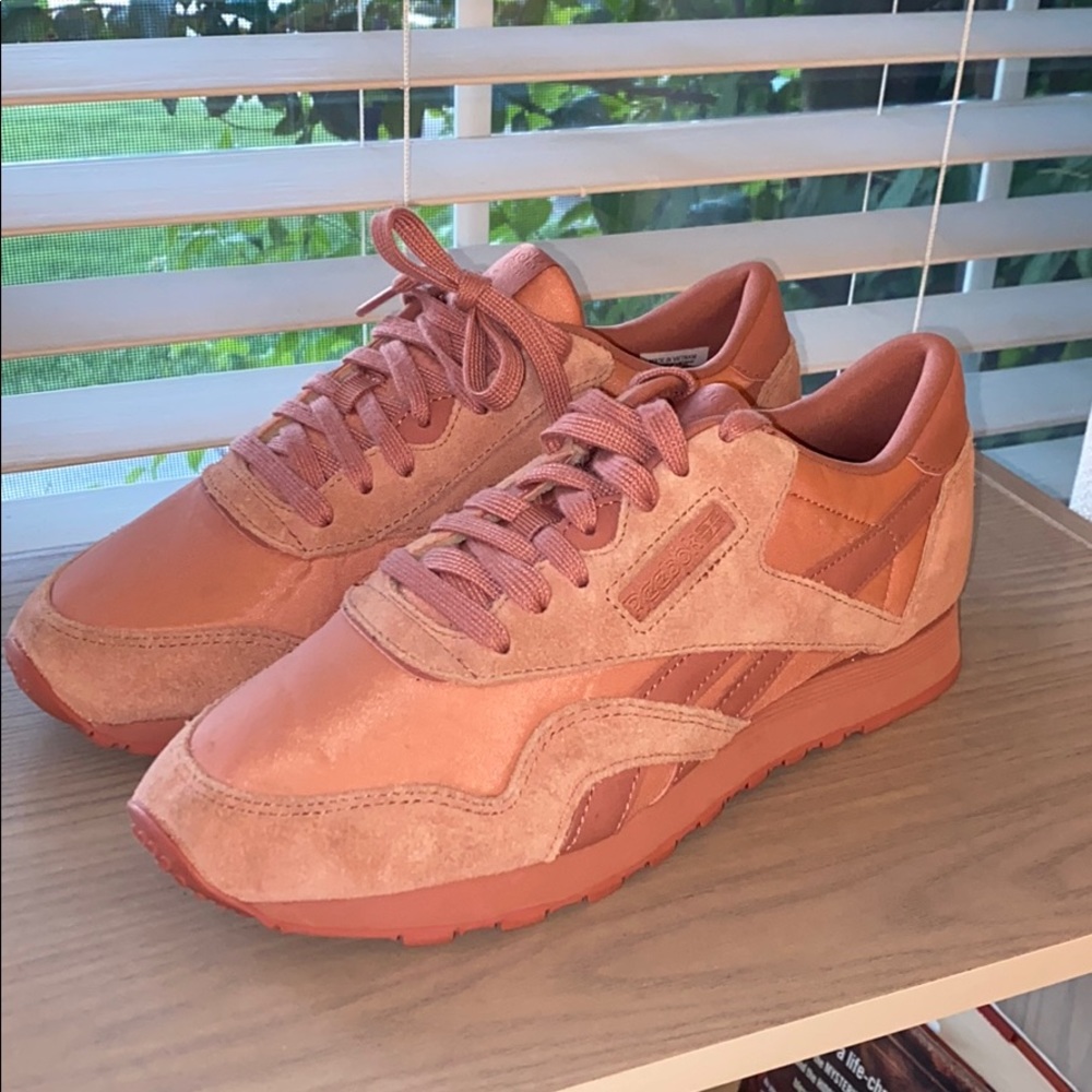 Rose Pink Reebok retro